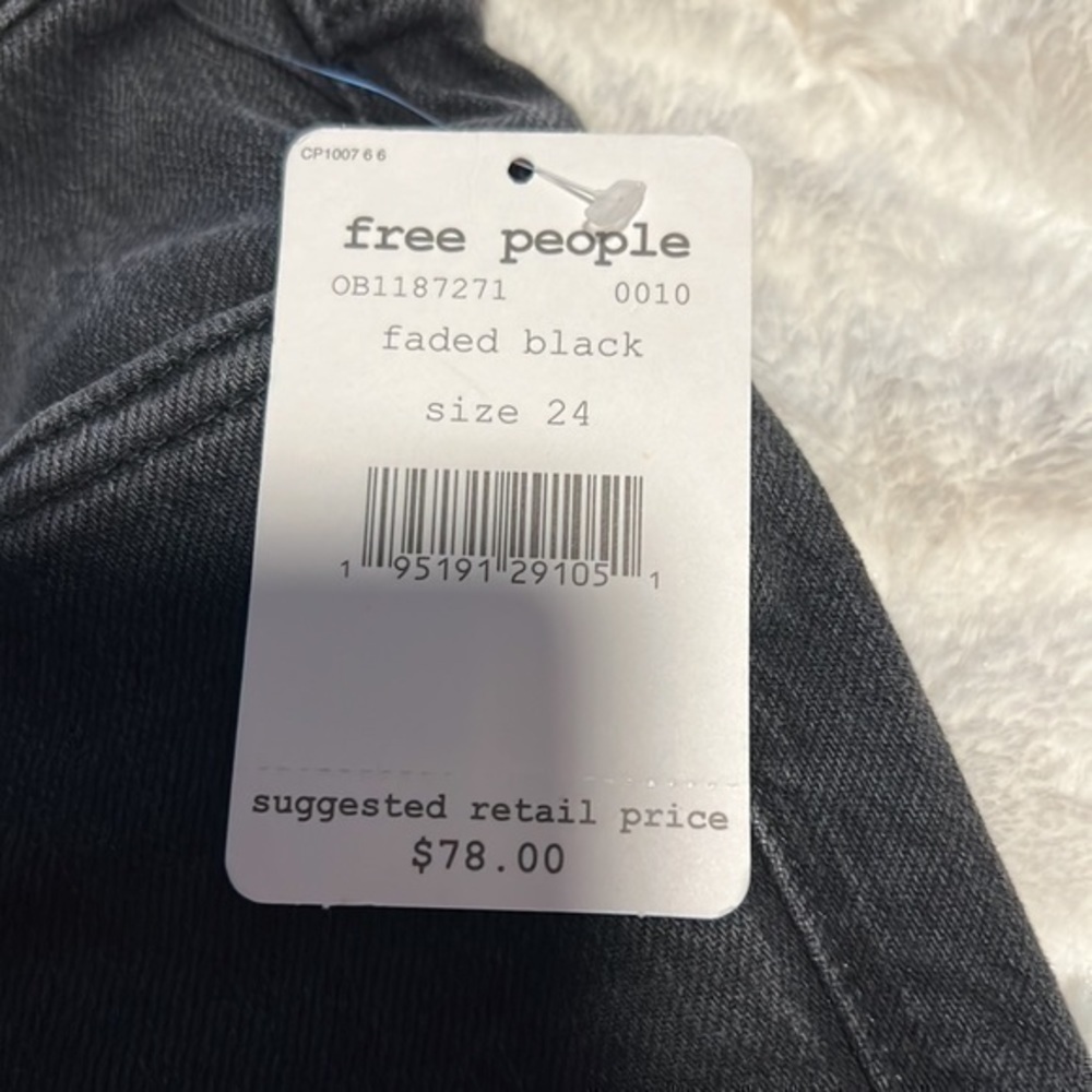NWT We The Free Cuffed Slim Boyfriend Jean in Faded Black Free People SI… - Picture 7 of 7